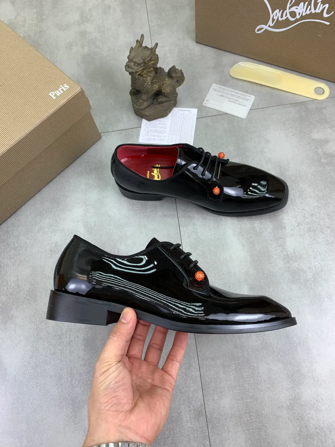 Men's shoes 💰P760 new style 💰high version 🇮🇹 CL red bottom series top purchasing original order series🔍🔍/🇮🇹Italian imported cowhide, imported genuine leather lining💪💪, completely 1⃣️ vs 1⃣️🇮🇹💪💪, ⚠Sole: The original sole provided by the original factory, the exclusive movable molded sole is super comfortable, ⚠Original factory follow-up goods, 🔍🔍high quality, you can come in and out at will, welcome to compare ⚠Size: 38-44 (45 46 can be customized)
